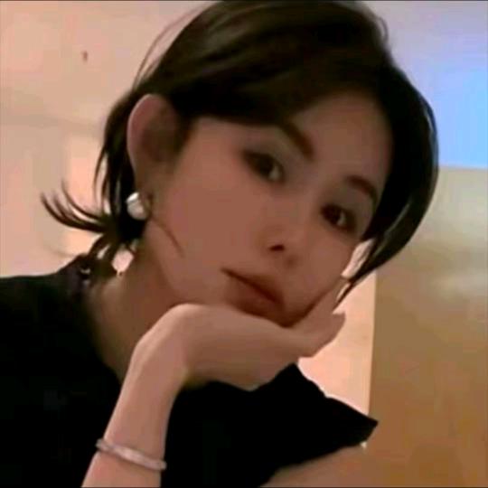 侯點點【精致穿搭】