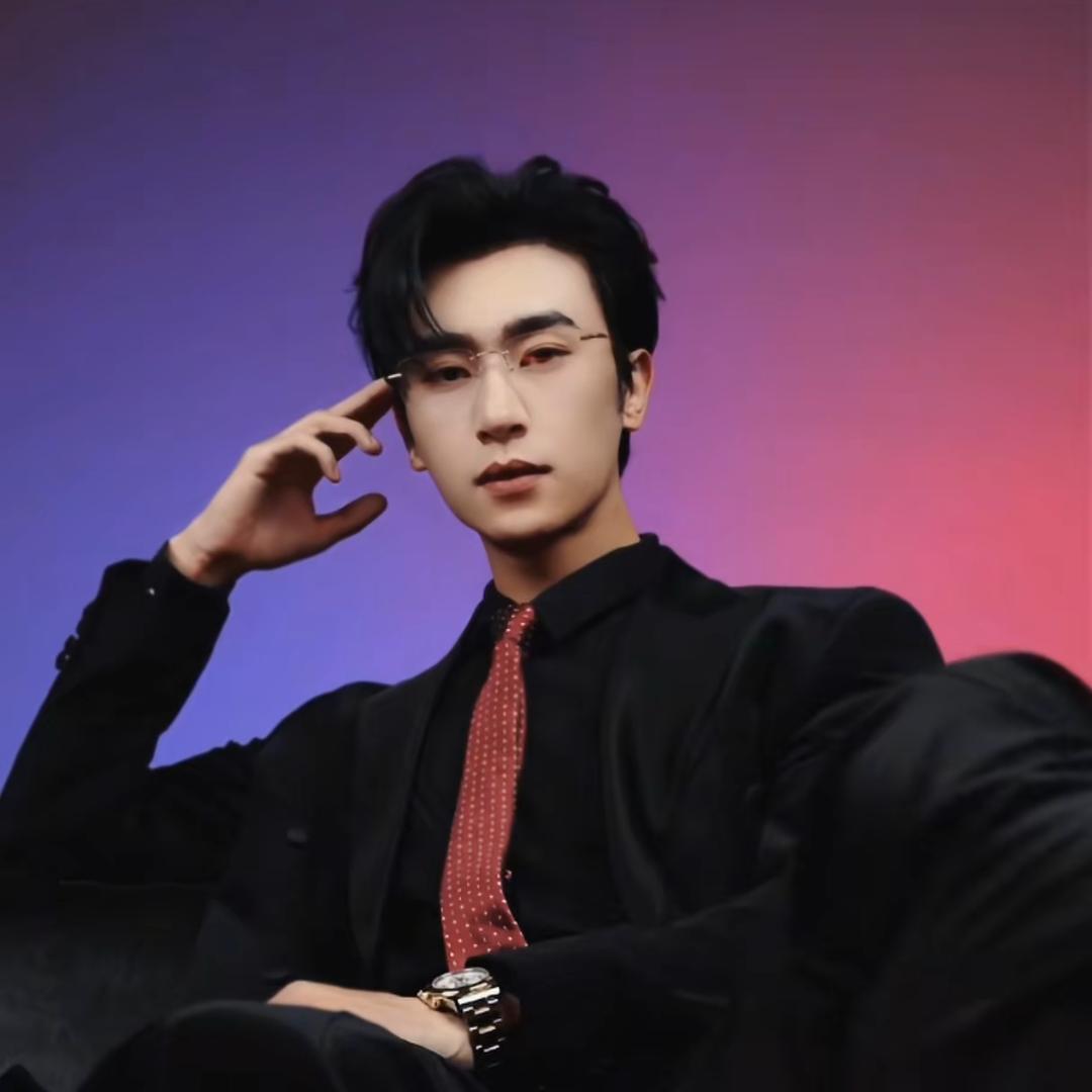闪闪（见过沉思🥰🥰🥰）