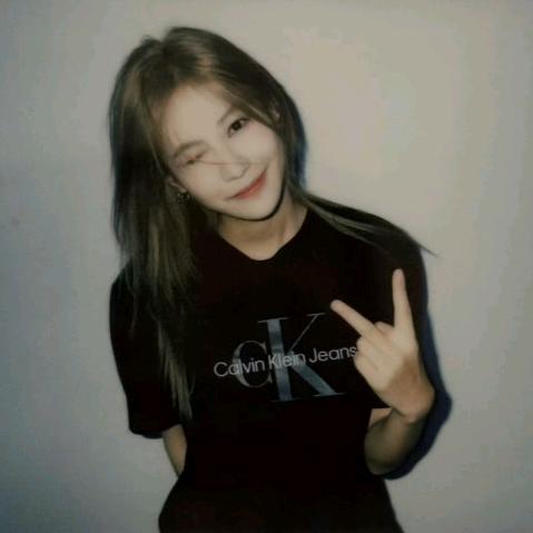 衣角狂欢(被袁一琦抱过捏过脸版）