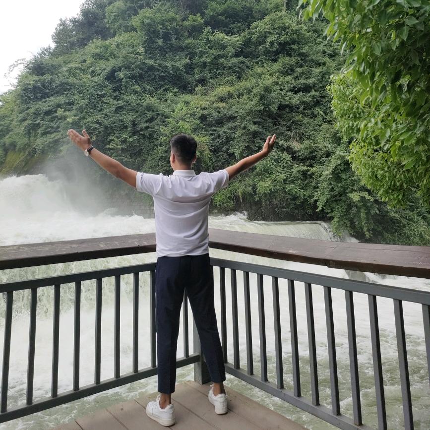 贵阳房哥