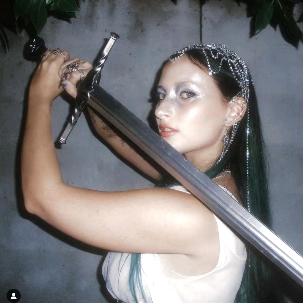 ʎllǝʞsǝʌolɐuǝlǝɥ