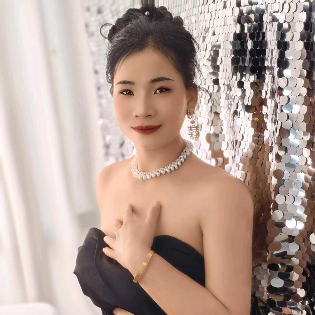 80后化妆纹绣美睫师付梦瑶