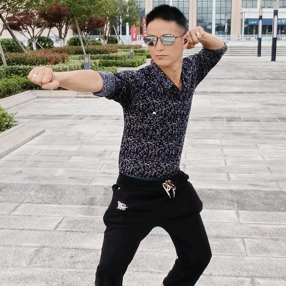 车万伟