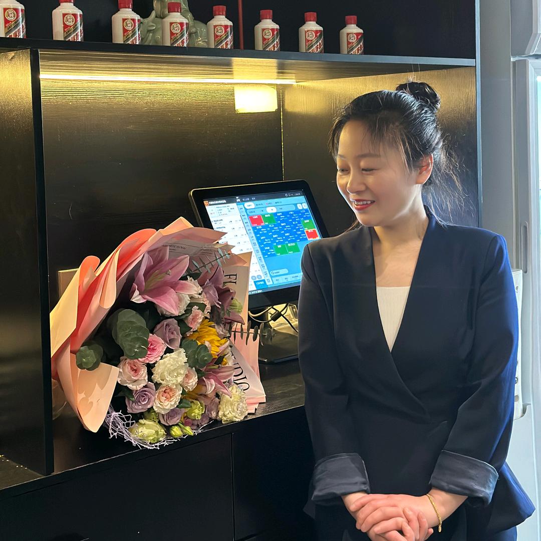 鸭只源餐饮  小孙经理