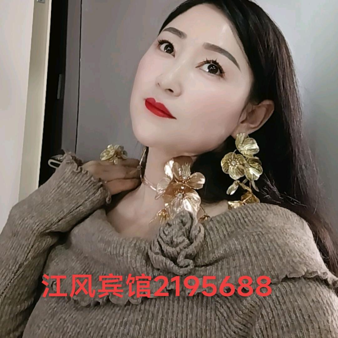 林雪.