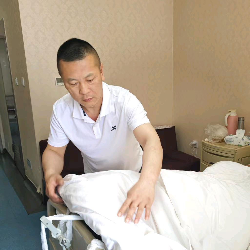专业养老护理康复锻炼:大春