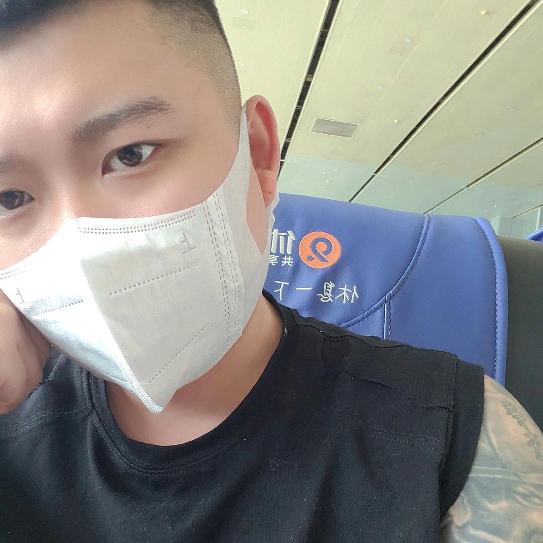 胡同里的小战士