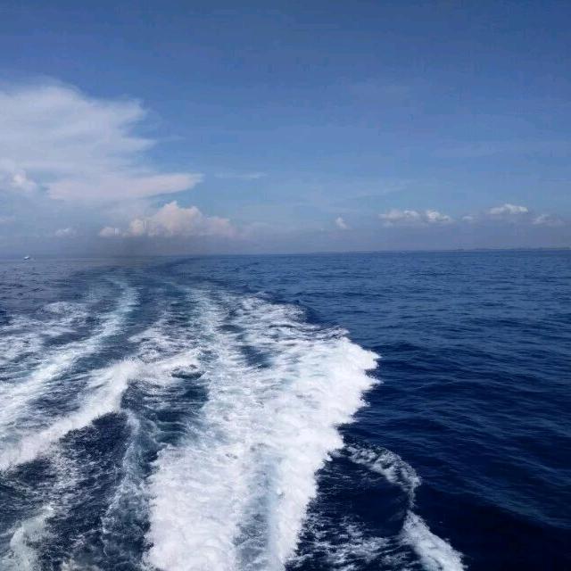 很深很深的深蓝