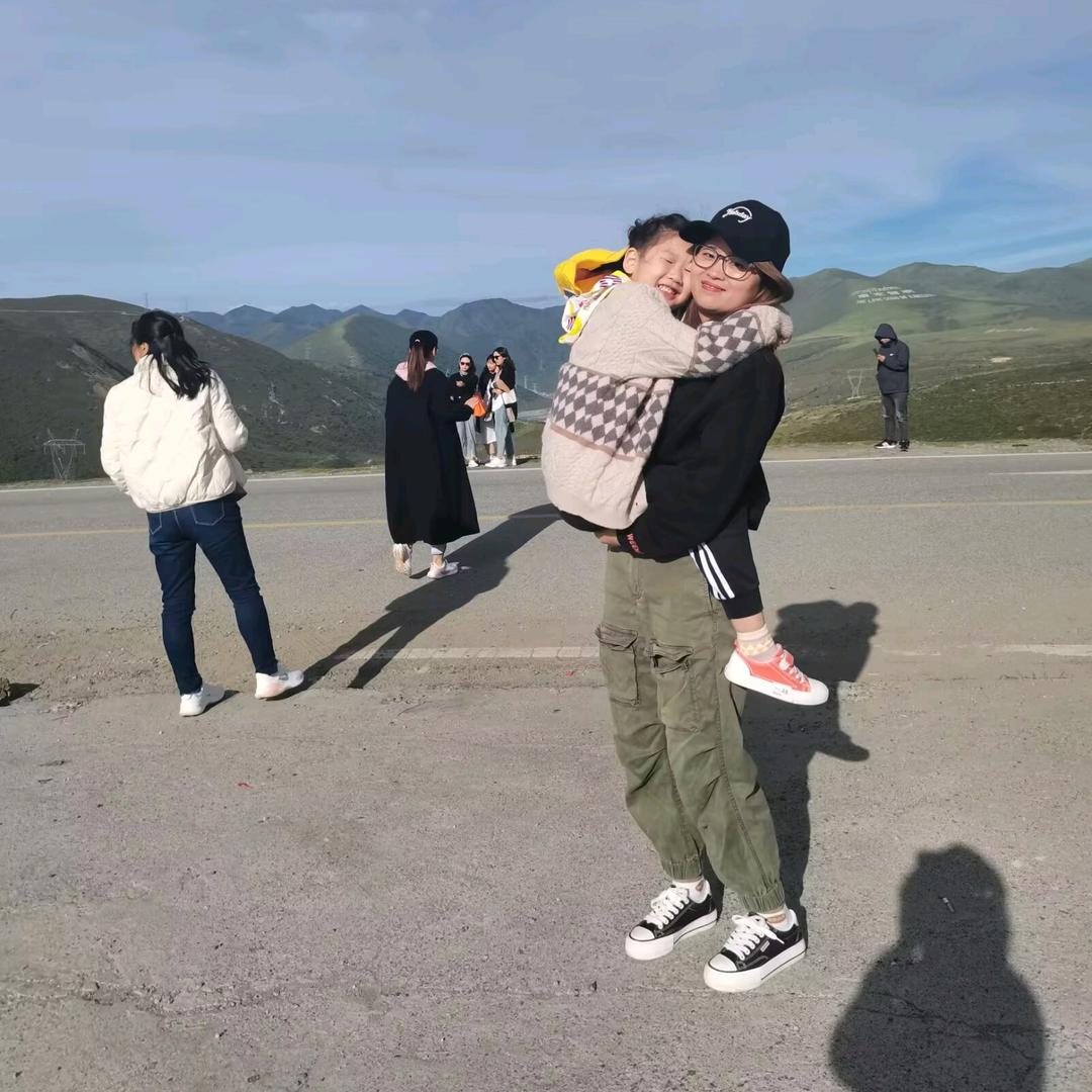 遛娃的妈妈