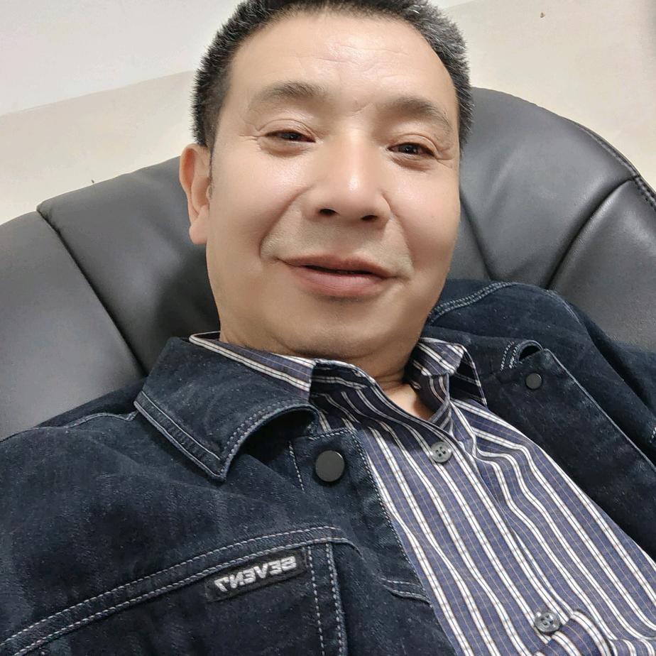 沉默不语坐观其变