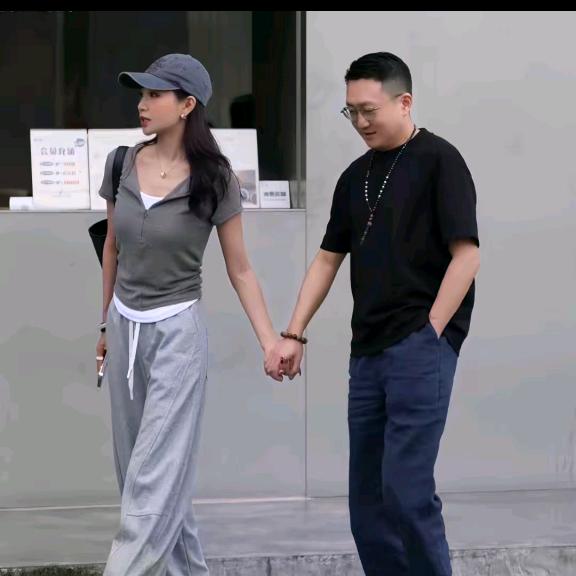 彤掌柜夫妇直播返场@高奢穿搭分享