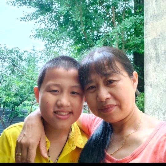 坚强母子