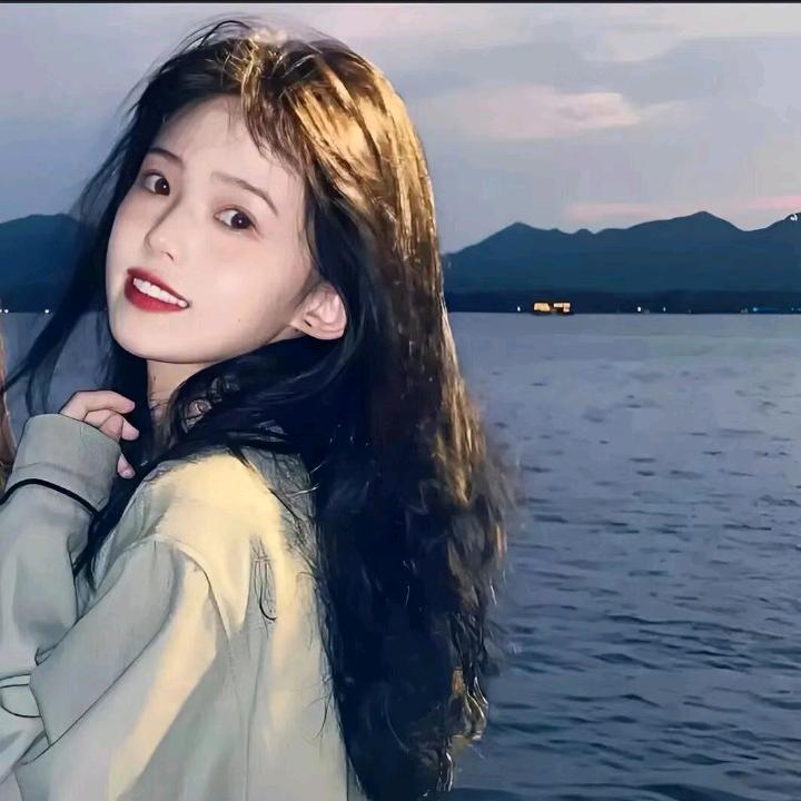 邓椰子（心声👗）.