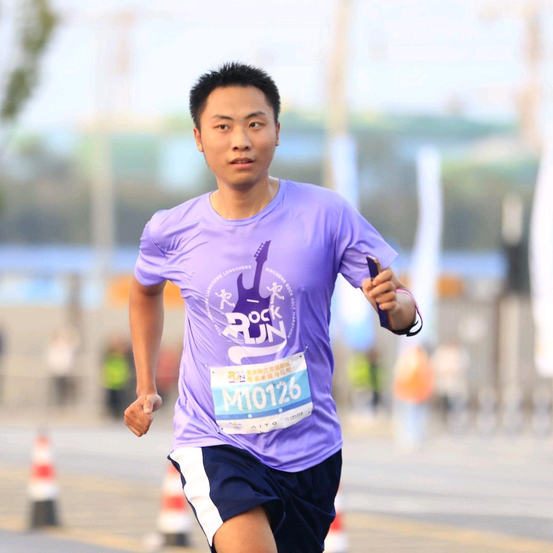 爱跑步的小男生一枚