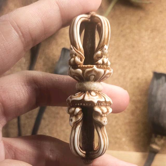 昇小六牙骨角（文玩配饰）