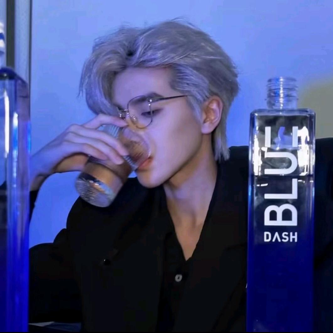 ᅟᅠ        ‍乂氼