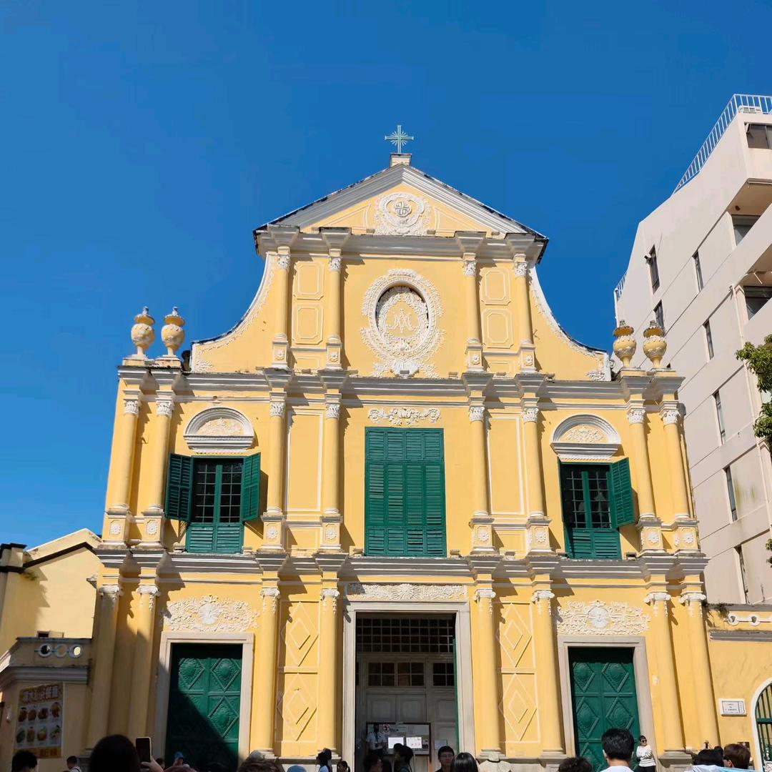 📱🚗🛣️🖥️🤳🐉💰😂