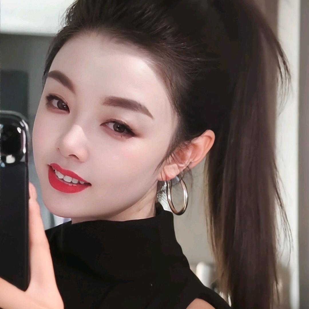 开心的女人🐍🌹🔒巜最爱笑😄🌹