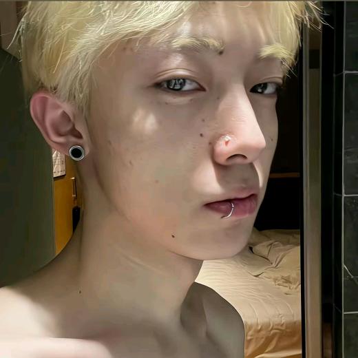 暴躁吗喽骑老奶奶过马路