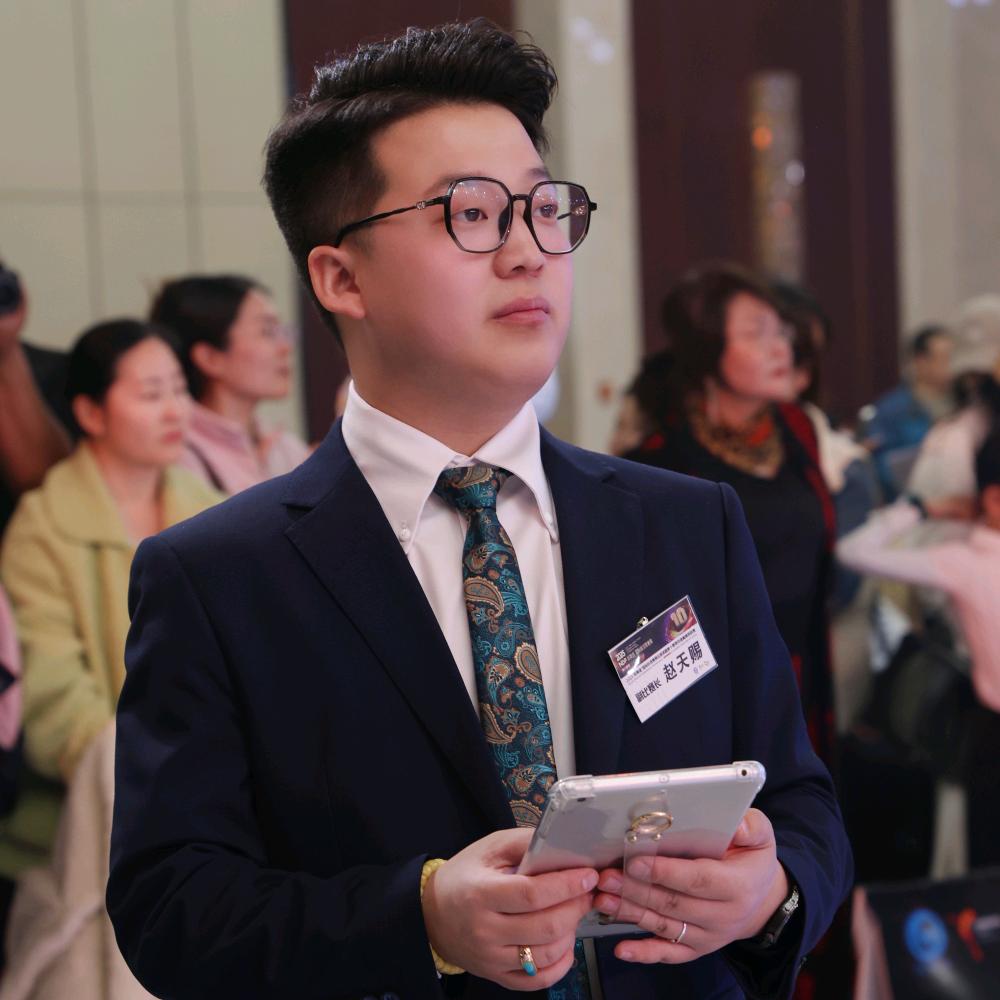 会跳舞的主持人~天赐