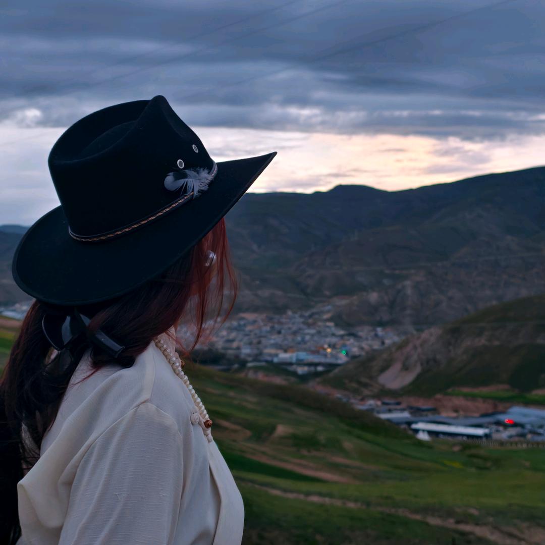 藏汉情侣露露👰🏻🤵🏻格加