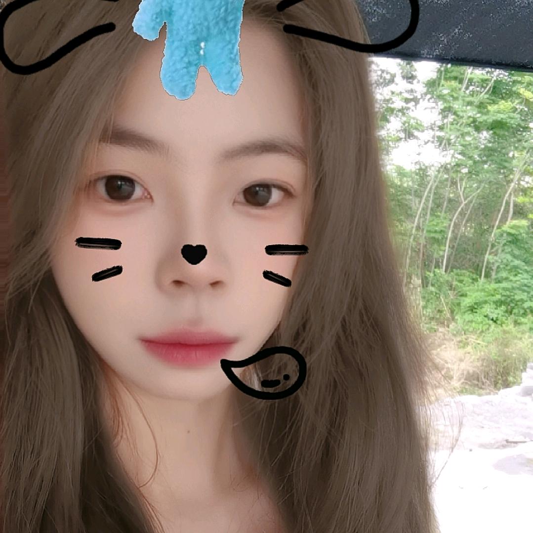 月亮不睡我不睡🌛