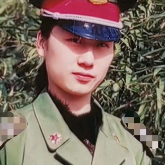 兵姐体态管理屈向岩