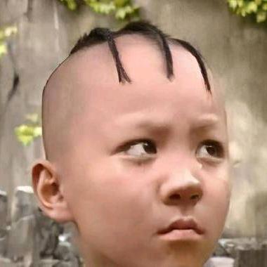 八月