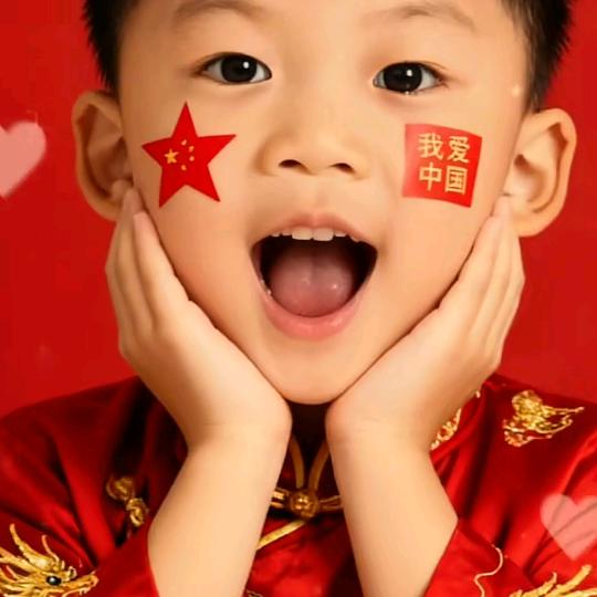 蜗牛爬上葡萄树