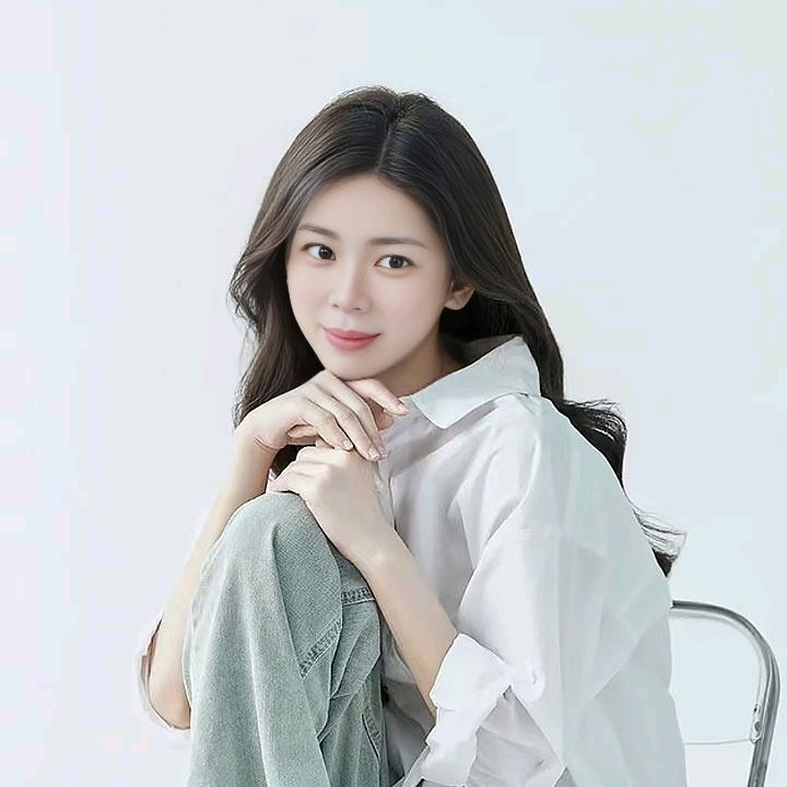 马尾姑娘伊