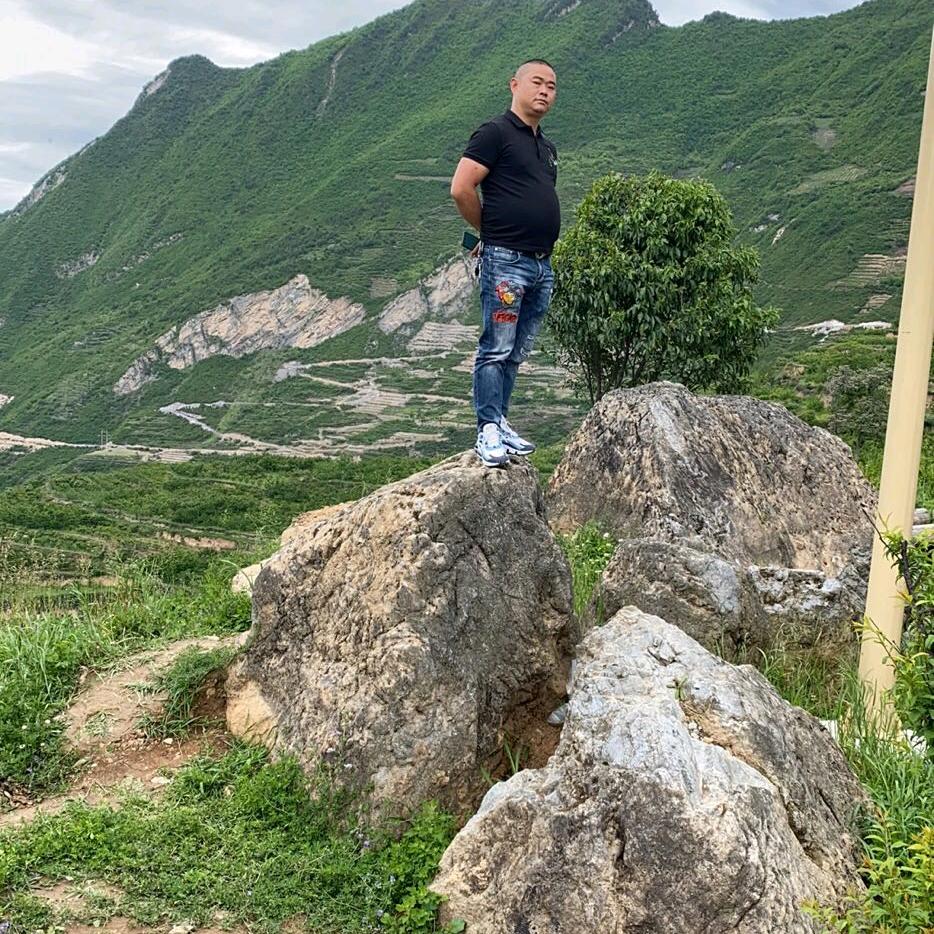 宏鑫二手车车行