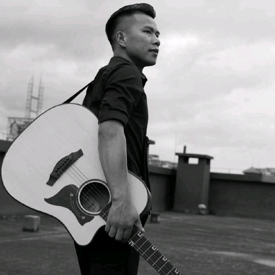 小白  歌  🎤  🎸