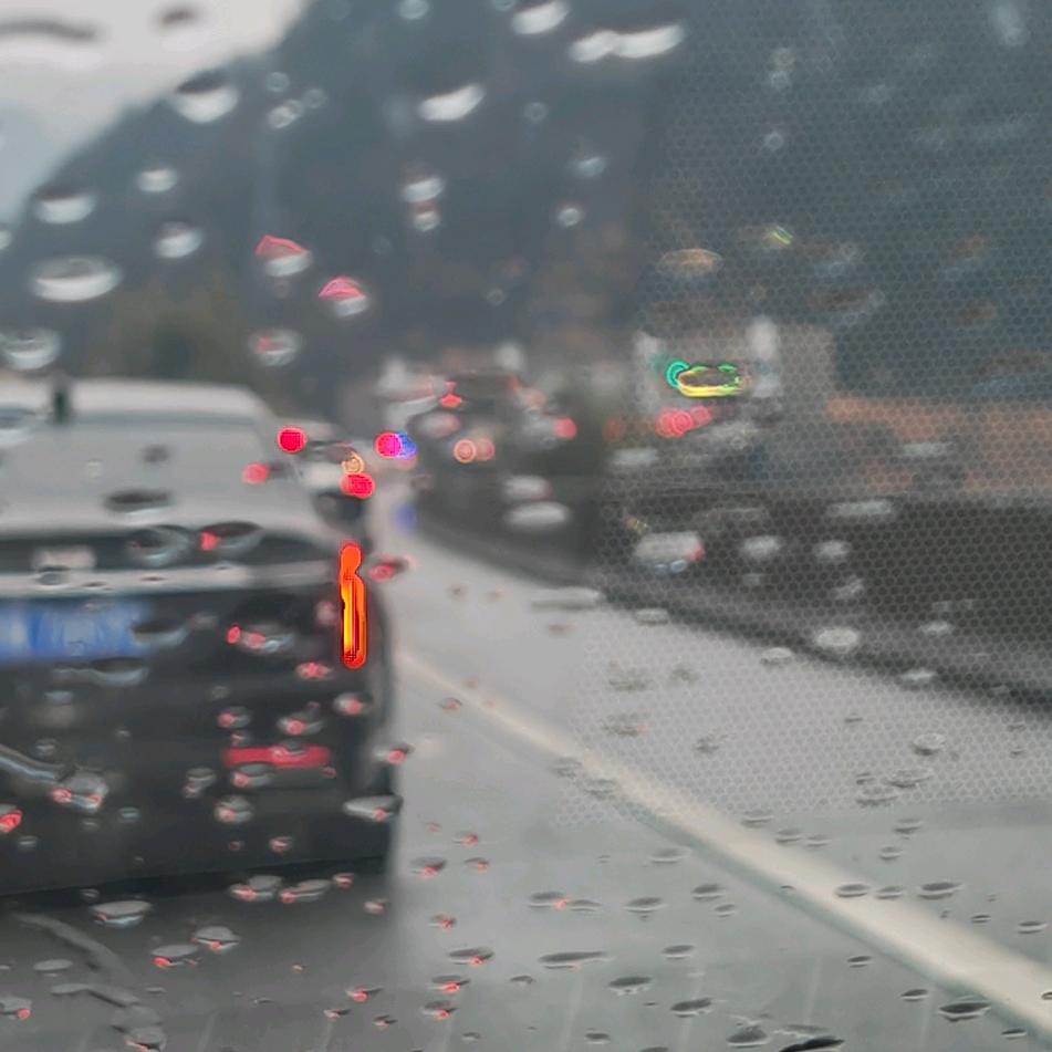 大方的水桶