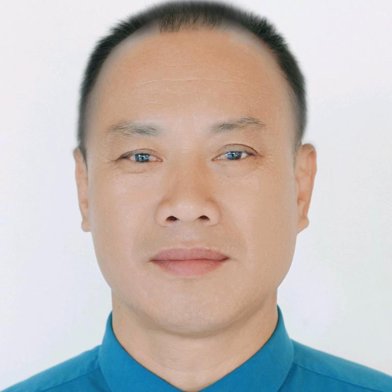 专业摄影师。岩应