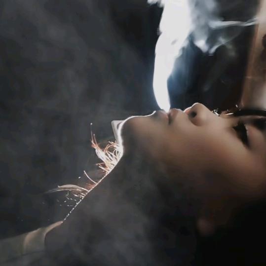 泪水打湿泥古丁☠迷人的情话不要听