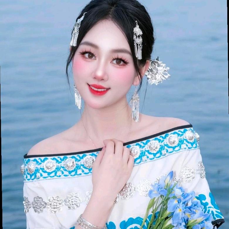 丽江化妆师 小甘