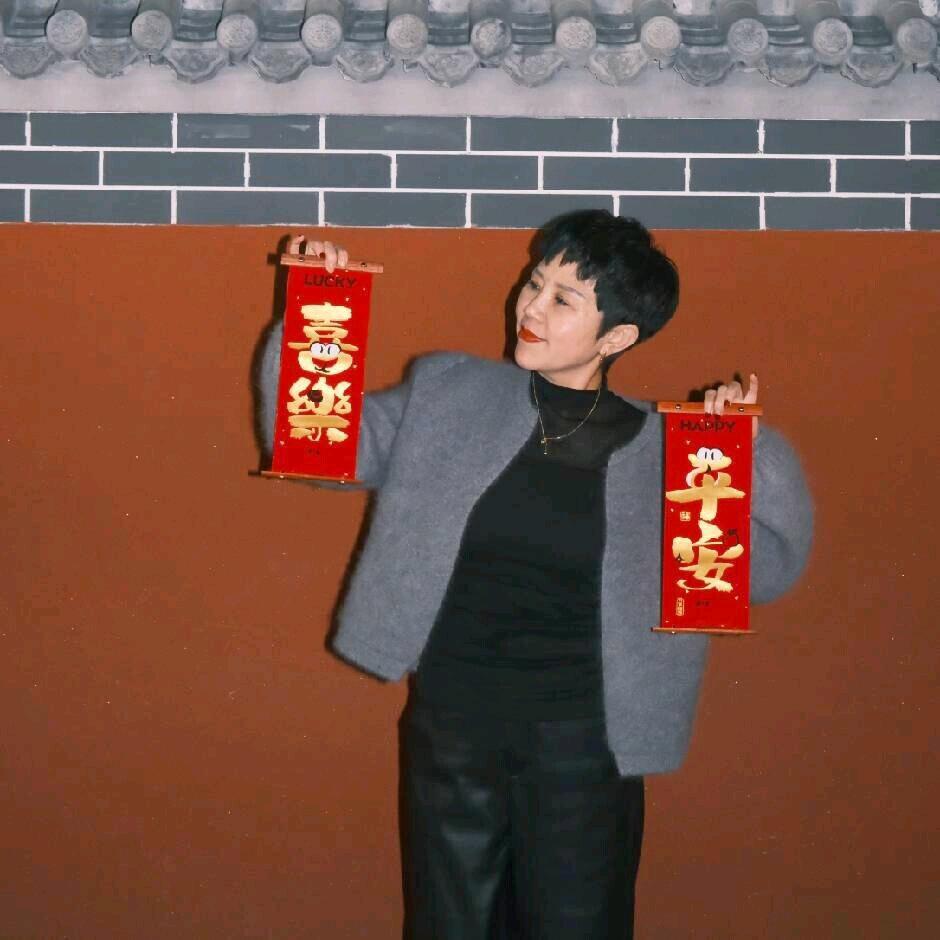 蓬莱防盗门小韩姐姐门业