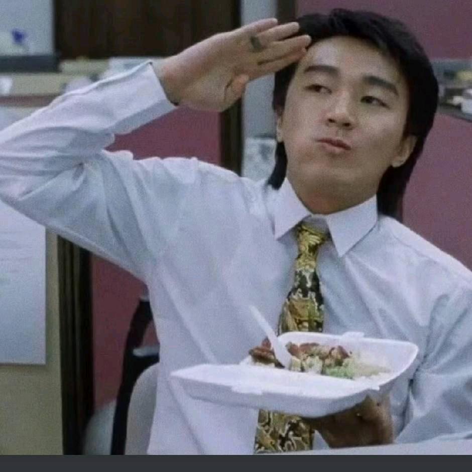 性感偷油婆半夜在宿舍里跳扫腿舞