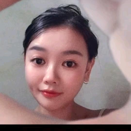 静儿很爱笑