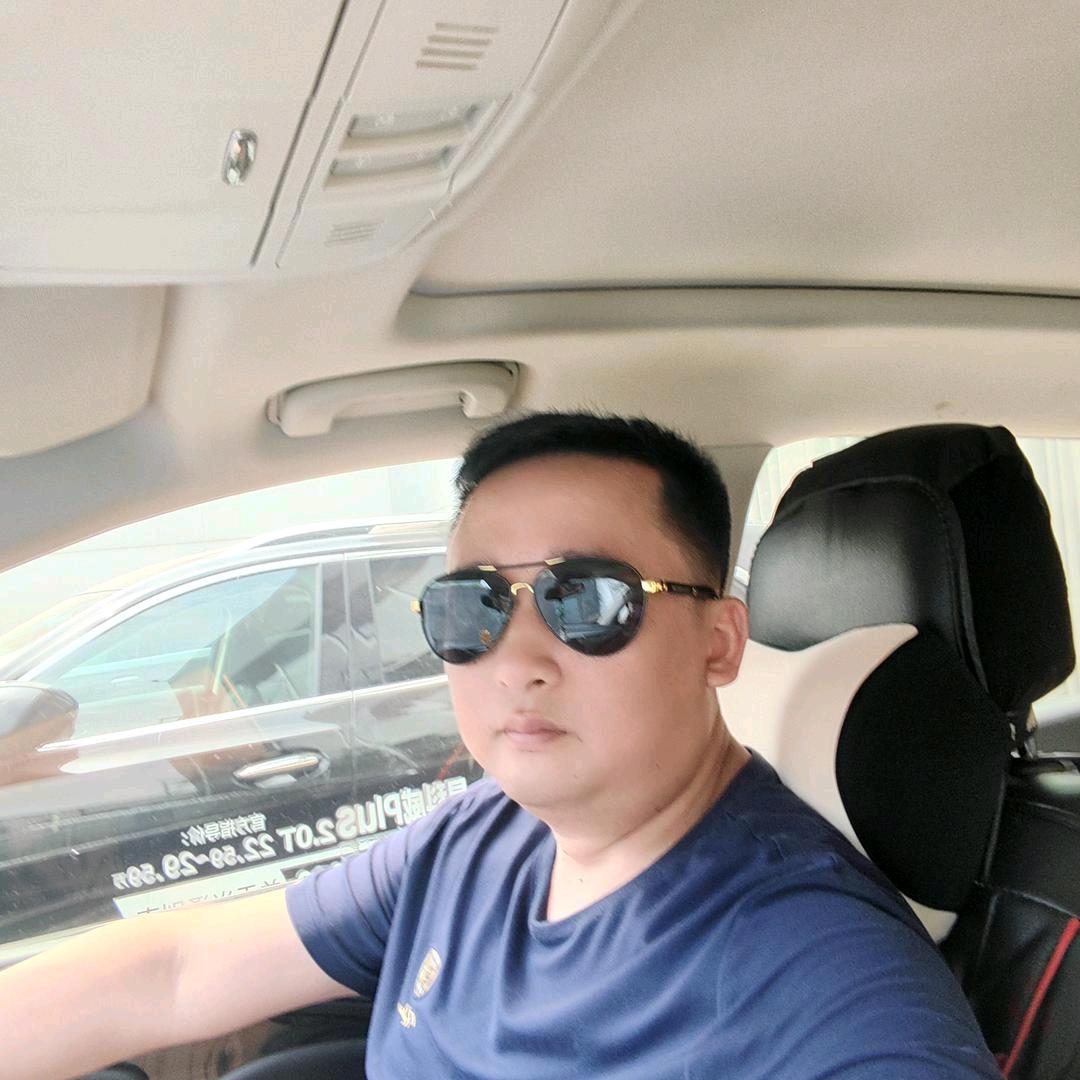 刘亮
