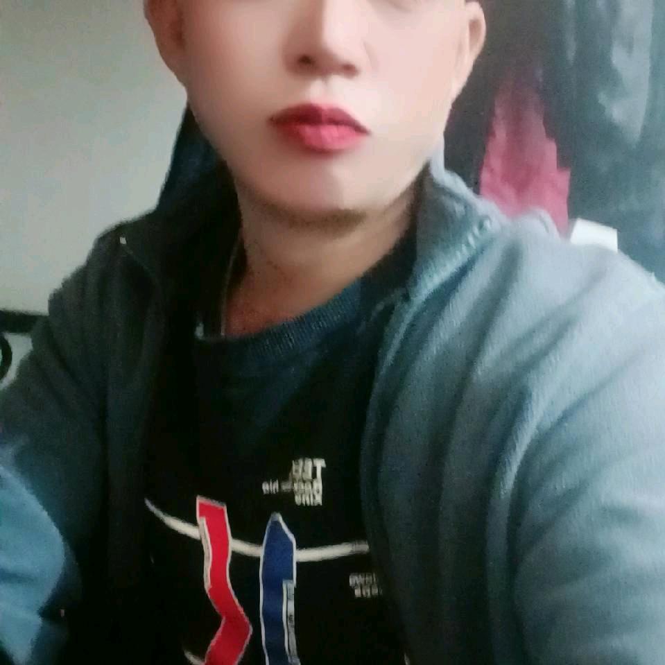 安装实木门，安装衣柜。橱柜门吊顶