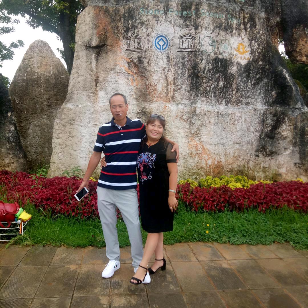 杨芳，收长头发