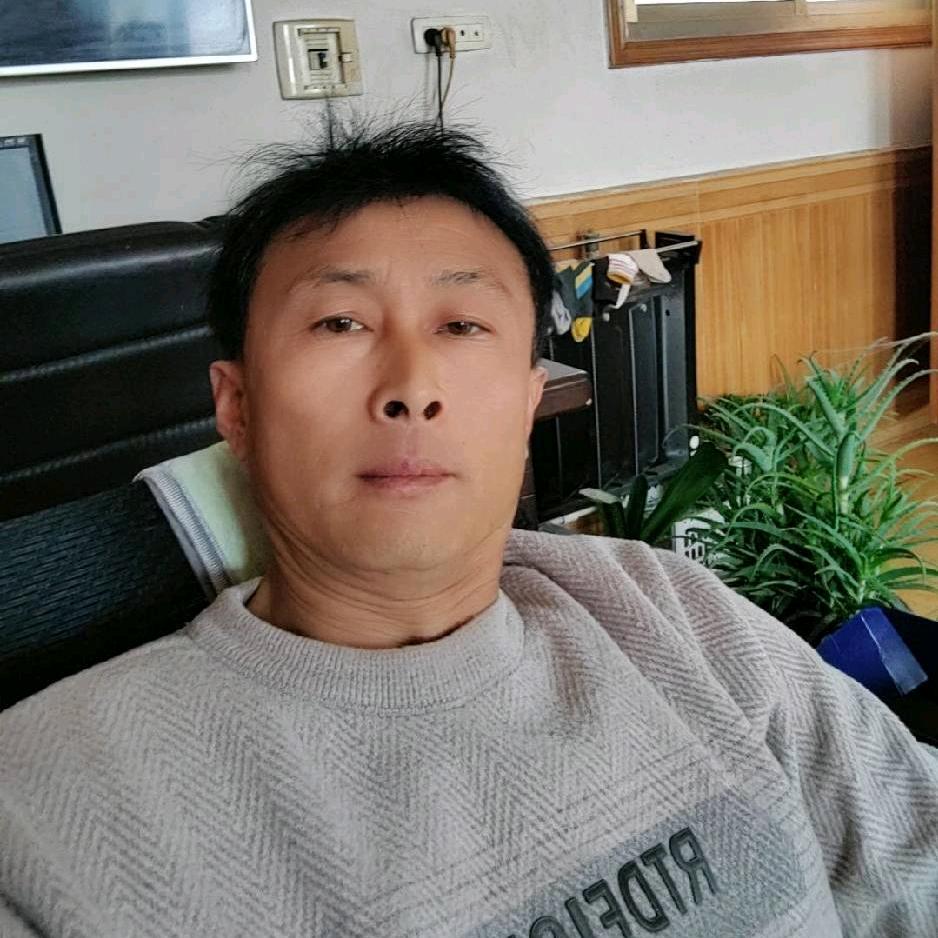 幸福的笑了