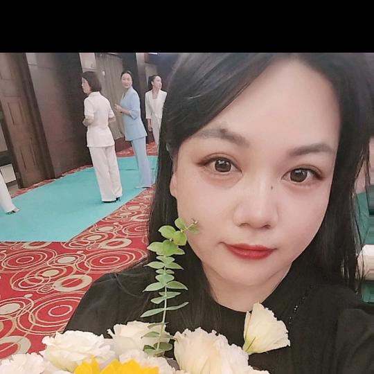 周真真