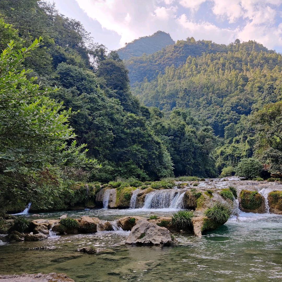 左脚踩右脚
