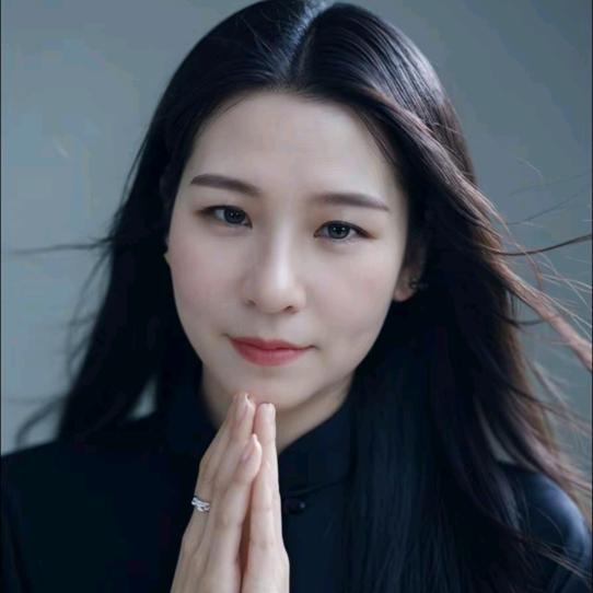 蓝天白云。
