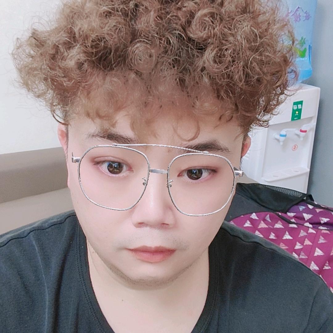 小贤（王者直播小白 每天中午后直播）