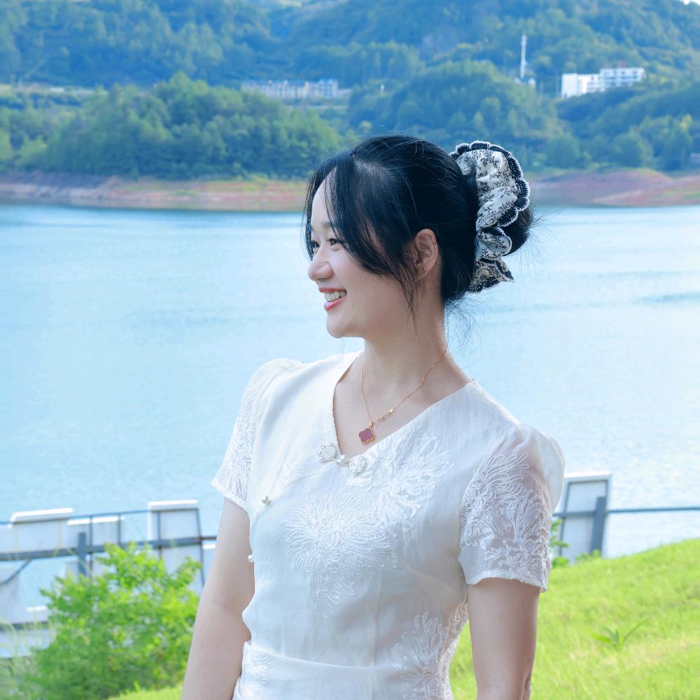 蛋壳中的女人