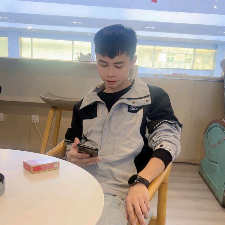 . 不⁴小哭包（◍•ᴗ•◍:-)
