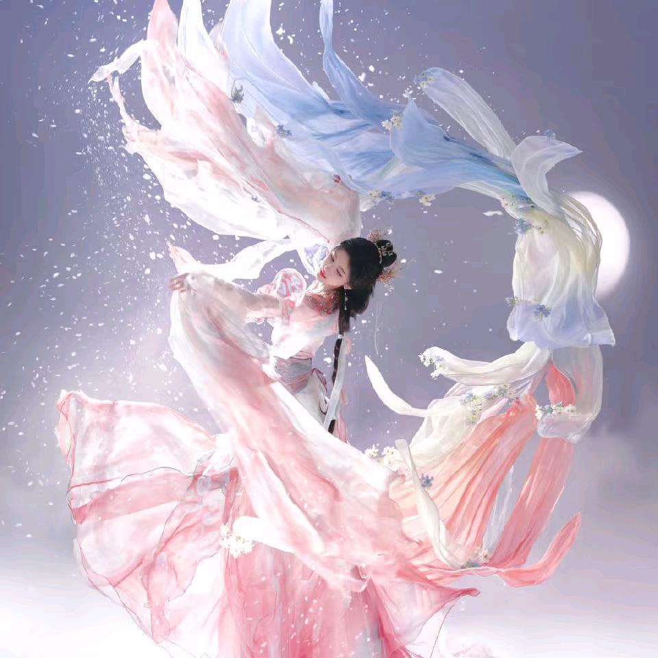 诚婉玲₍˄·͈༝·͈˄*₎◞ ̑̑